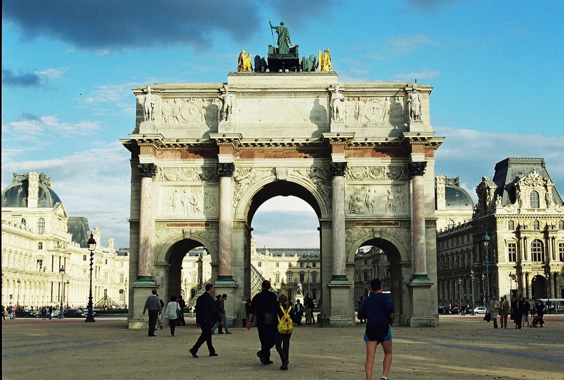 Louvre1.jpg